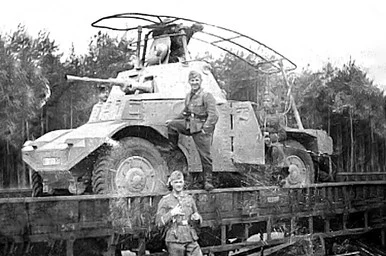 1/35 Panzerspähwagen (Funk) P204(f), Armoured Command Vehicle - ICM - ICM