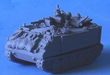 PIG010009 - M113 APC W. 4 CREW (DISCONTINUED OLD)