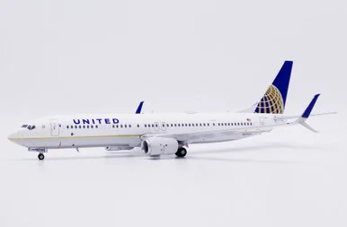 United Airlines Boeing 737-900ER Reg: N37437 With Stand XX20619 Scale 1:200