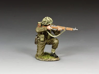 KACDD359(G) - Kneeling Firing (w/ Grass base)
