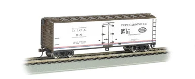 Bachmann 19805 HO 40' Wood Side Refrigerated Boxcar Pure Carbonic Co.
