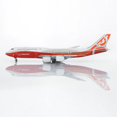 Boeing Company B747-8 Red "House livery" Flaps-Down Version B631002F 1:400