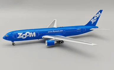 Zoom Airlines Boeing 767-300 G-CZNA with stand IF763Z41124R 1:200