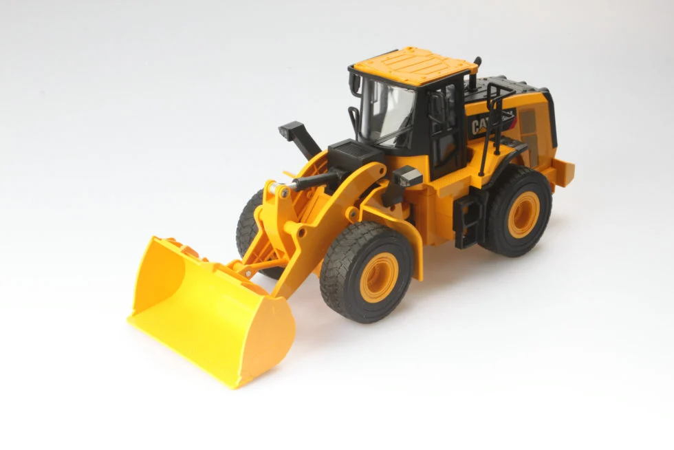 Caterpillar 950M Wheel Loader 1:24 Scale Radio Controlled Model - Diecast Masters