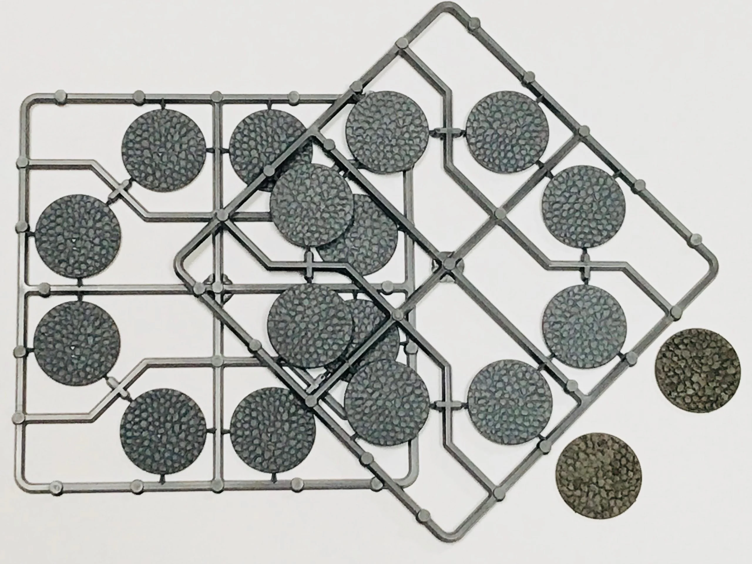 30 mm Round Cobblestone Effect Plastic Bases (16) - Renedra Limited