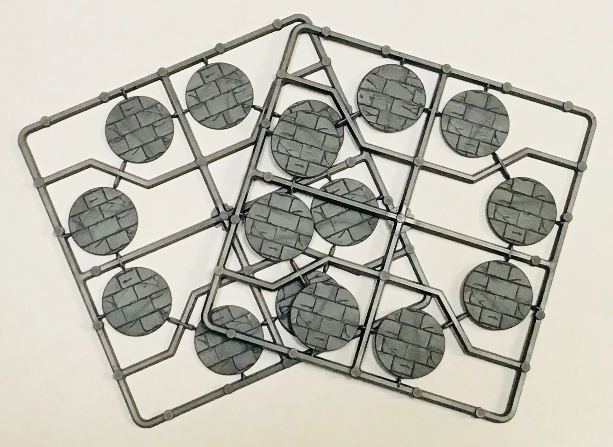 30 mm Round Paved Effect Plastic Bases (16) - Renedra Limited