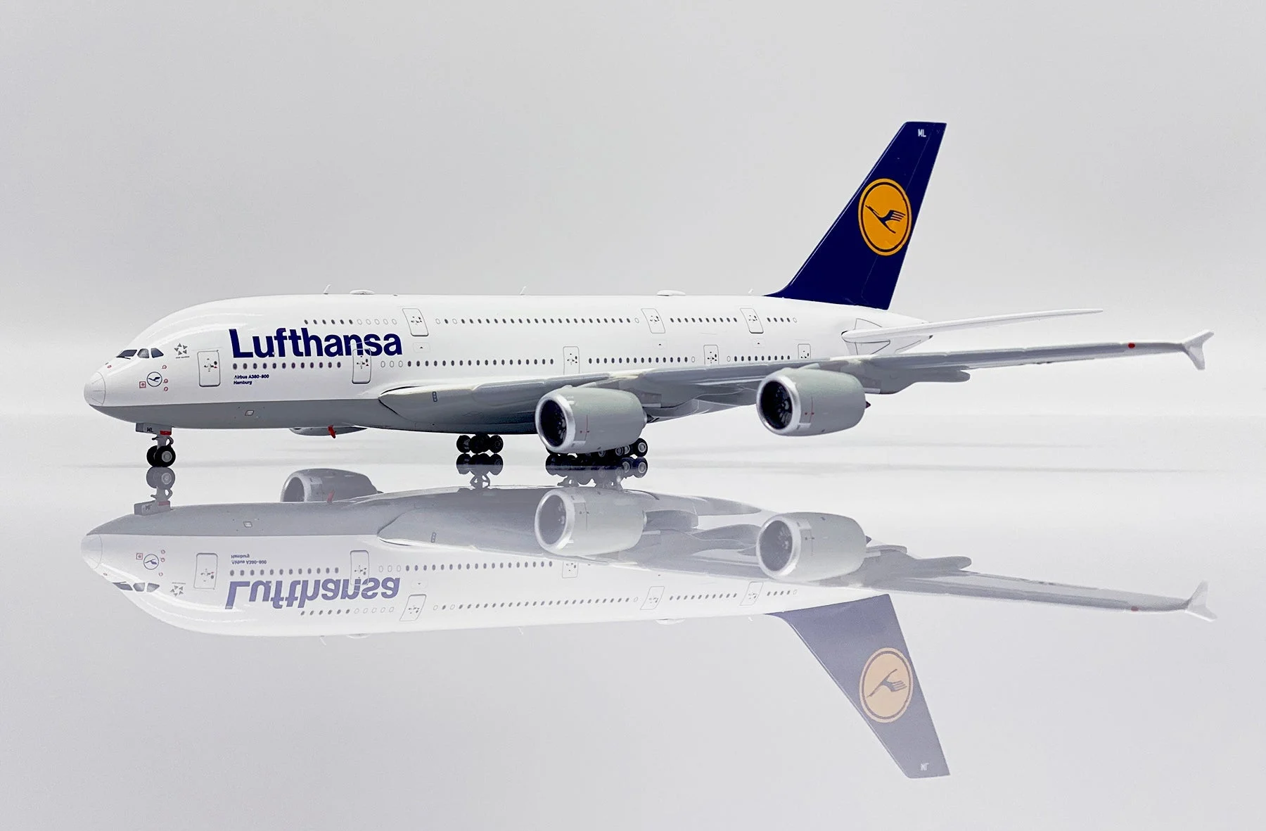 Airbus A380 Lufthansa (D-AIML), 1/400 Scale Diecast Model