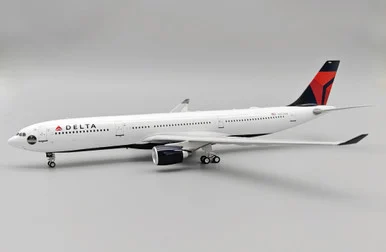 Delta Air Lines Airbus A330-323 N802NW with stand IF333DL0924 1:200