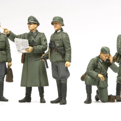 1/35 GERMAN FIELD COMMANDER SET - 35298