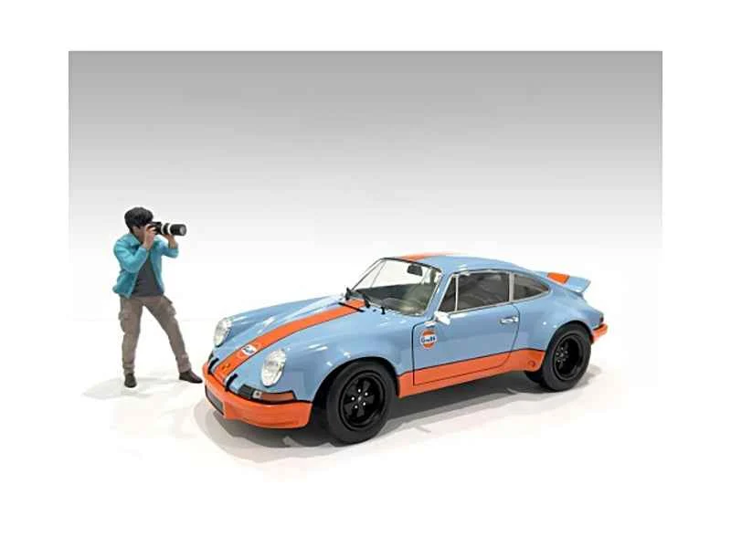 "Photographers" Figure #1 for 1/18 Scale Models by American Diorama