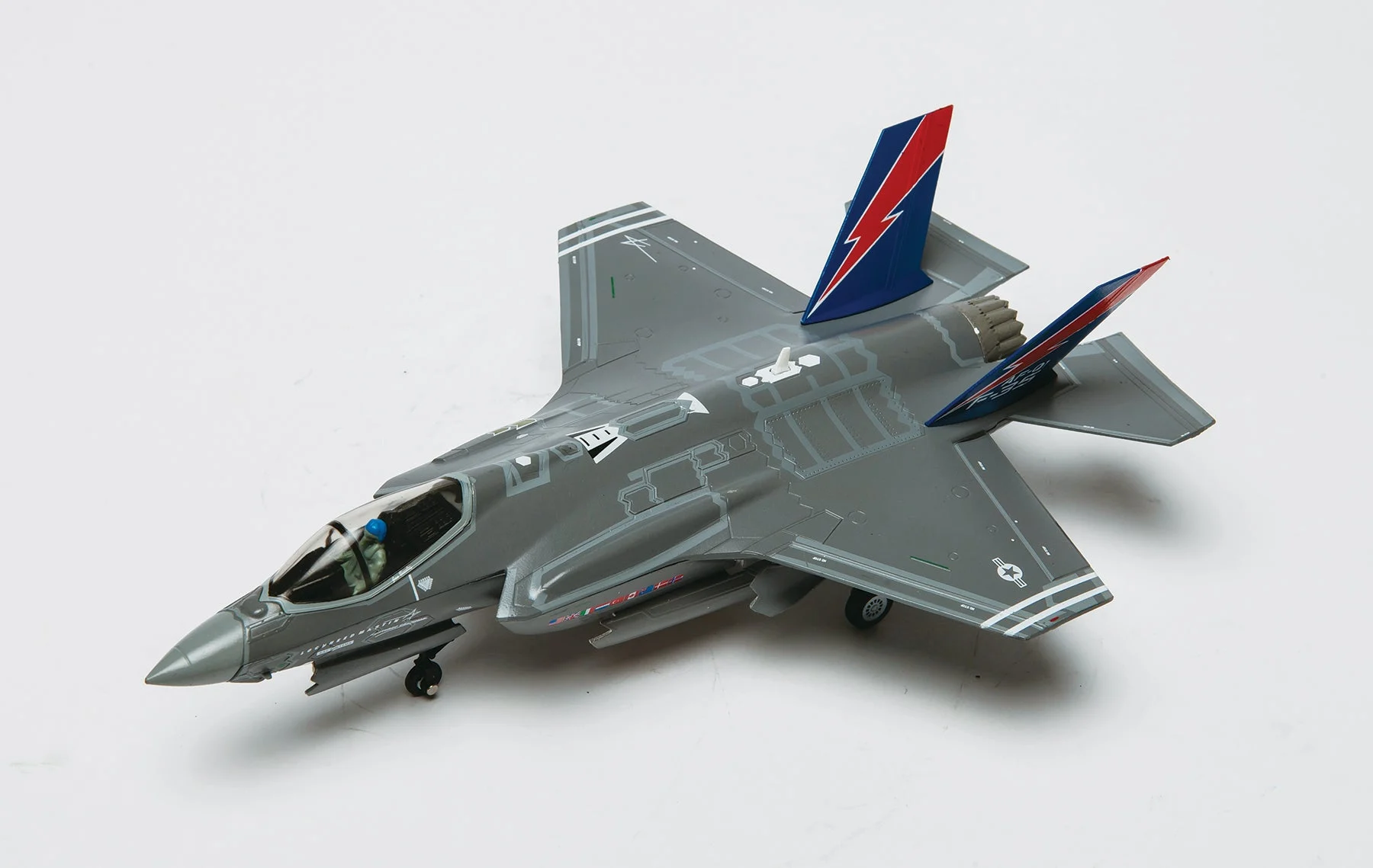 Lockheed Martin F-35A Lightening II #AF-01 Edwards AFB 1:72 Scale Diecast Model
