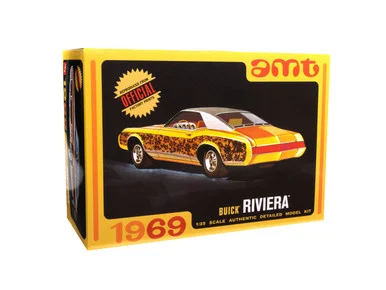 AMT 1486 1969 Buick Riviera 1/25 Scale Model Kit