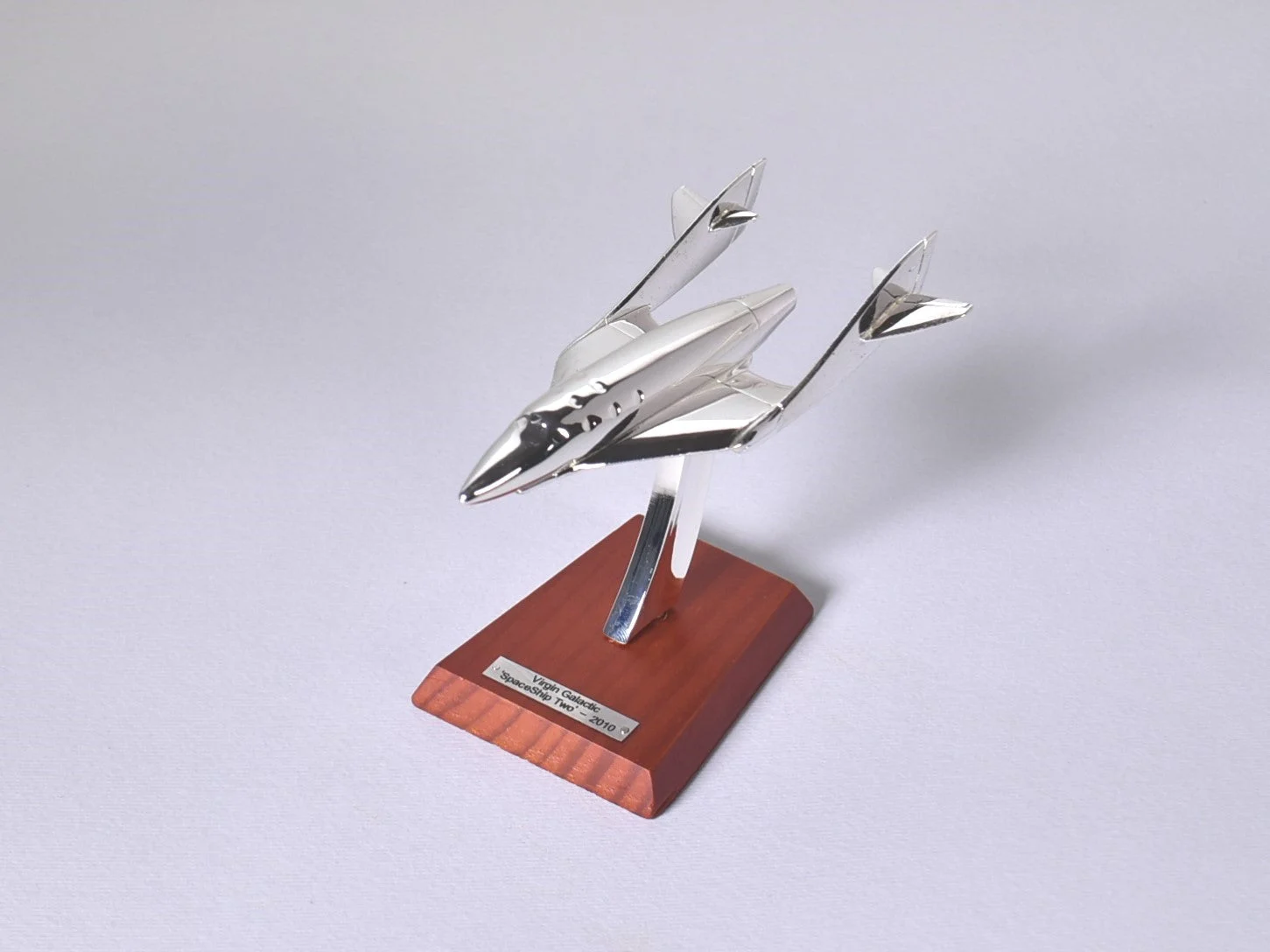 Virgin Galactic SpaceShipTwo 1:200 Scale Silver Diecast Model By Atlas Editions