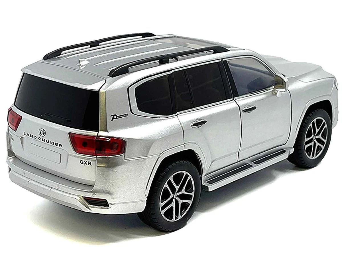 Toyota Land Cruiser Silver Metallic with Sun Roof 1/24 Diecast Model Car - Unbranded