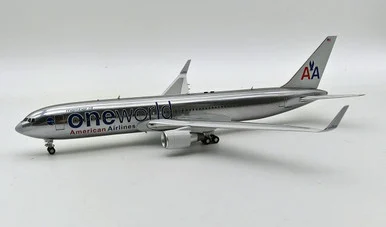 AMERICAN 767-300 ONE WORLD N395AN with stand 1:200