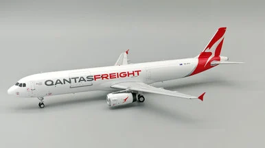 Qantas Freight (Express Freighters Australia) Airbus A321-200 VH-XF4 with stand IF321QF0724 1:200