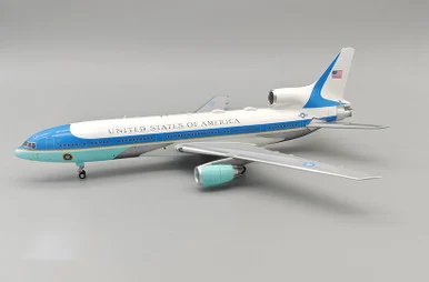 AIR FORCE ONE TRISTAR B-1011-USAF with stand B-1011-USAF 1:200