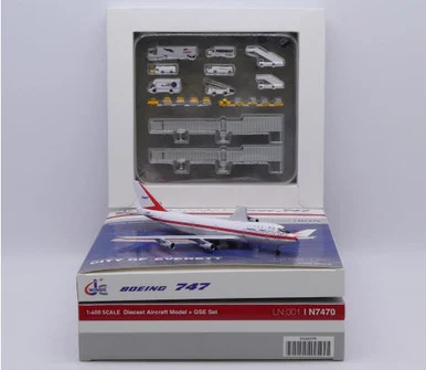 Boeing House Color 747-100 "First Prototype" "Museum Version" Reg: N7470 and GSE set XX40278 Scale 1:400