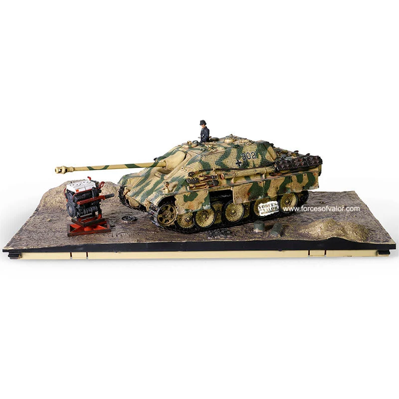 Sd.Kfz. 173 Jagdpanther Ausf. G1 German Tank Destroyer 1944, 1/32 Scale Model - Forces Of Valor