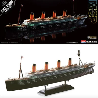 Academy Models 14220 R.M.S. Titanic with LED Lights 1/700 Scale Model Kit