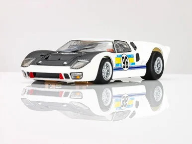 AFX Racing 22057 Ford GT40 MkII #96 Wht/Blk/Blu/Gold