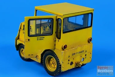 ARSAB320045 1:32 AeroBonus GC-340 / SM-340 Tow Tractor with Cab US Navy / DLA