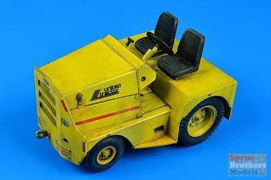 ARSAB320060 1:32 AeroBonus United Tractor SM-340-4 Tow Tractor (Dual Mounting) US Army