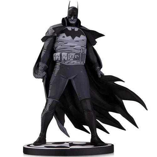Batman Black & White Gotham by Gaslight by Mike Mignola 1:10 Scale Resin Statue - DC Direct