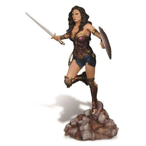 Batman v Superman: Dawn of Justice Wonder Woman 1:8 Scale Resin Model Kit - Moebius Models