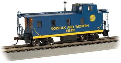 Bachmann 14003 HO Streamlined Caboose with Offset Cupola - Norfolk Western #562832