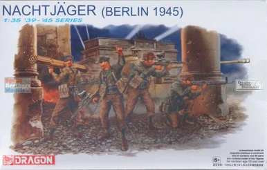 DML6089 1:35 Dragon Nachtjager Berlin 1945 (4 Figure Set)