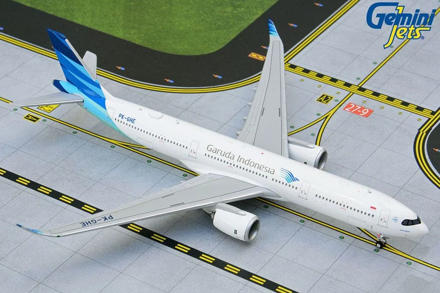 Airbus A330-900NEO Garuda Indonesia (PK-GHE) 1:400 Scale Model