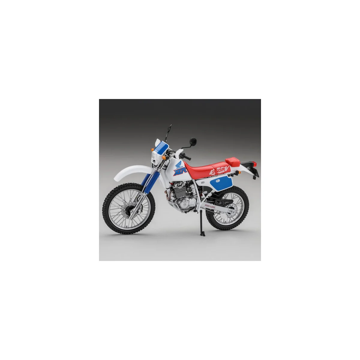 Plastic model of Honda XLR250R (MD22) motorcycle (1991) BK18 1:12 Model kit - Hasegawa