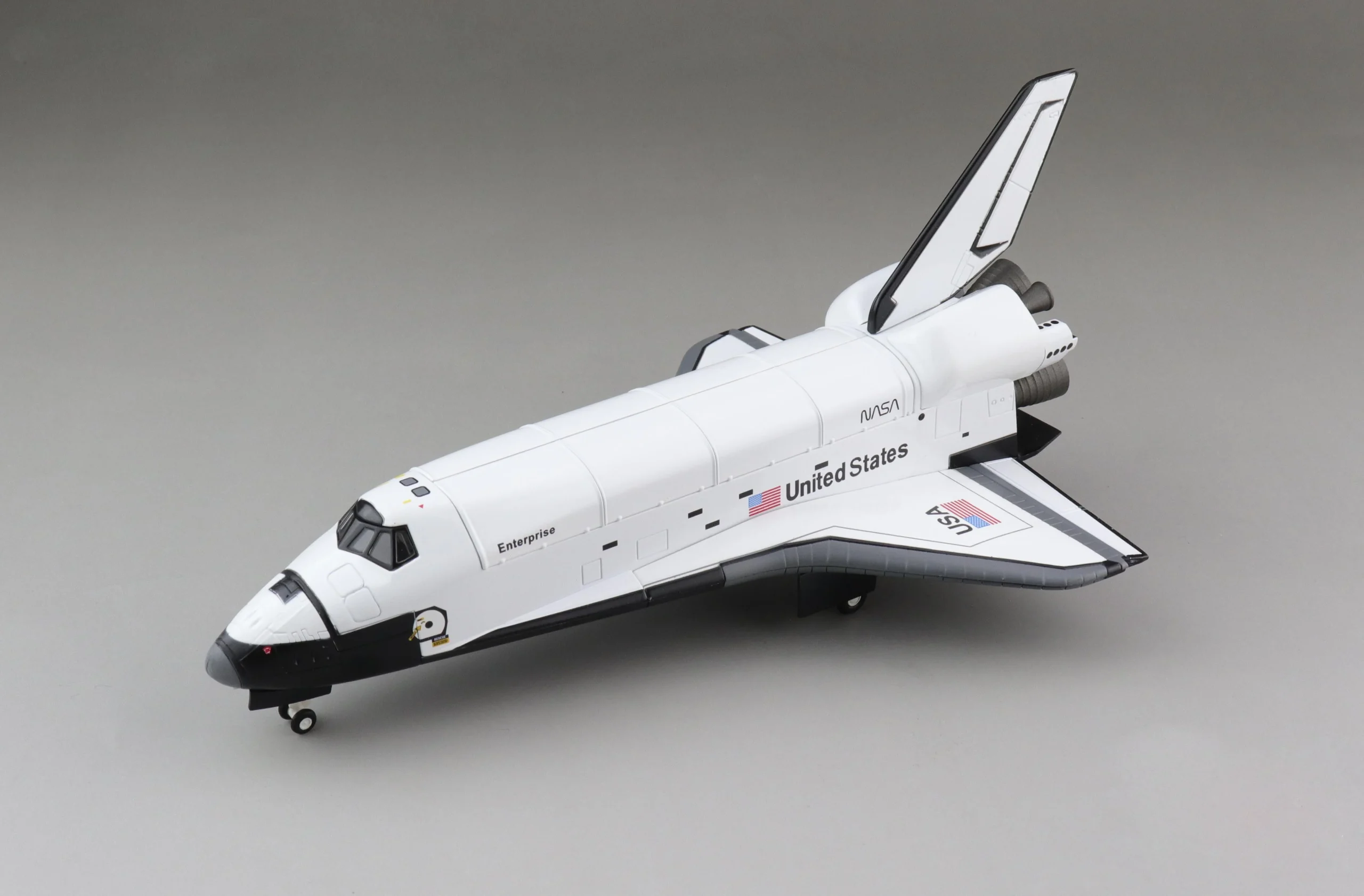 Hobby Master Rockwell International Space Shuttle Orbiter Enterprise (Intrepid Museum, NY) 1:200 Scale Diecast Model