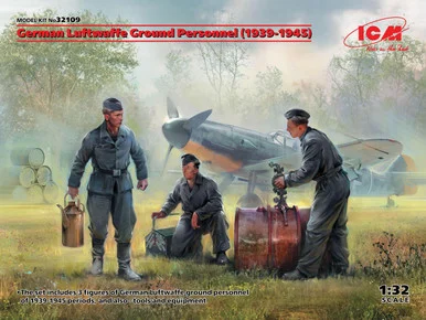 1/32 ICM German Luftwaffe Ground Personnel (1939-1945) (3 figures)