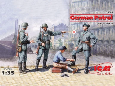 1/35 ICM German Patrol (1939-1942) (4 figures - 1 officer, 2 soldiers, 1 civilian)