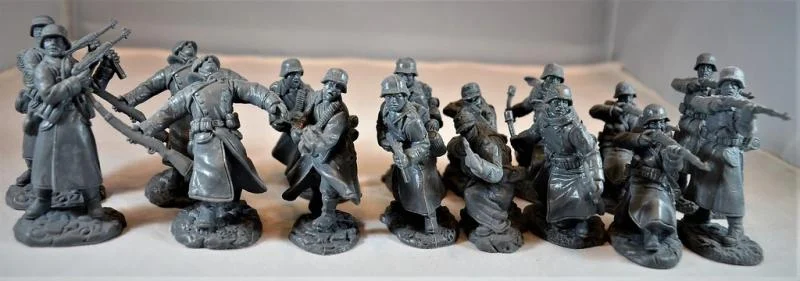 World War II German Infantry in Long Coats, 1/32 (54 mm) Scale Plastic Figures - TSSD