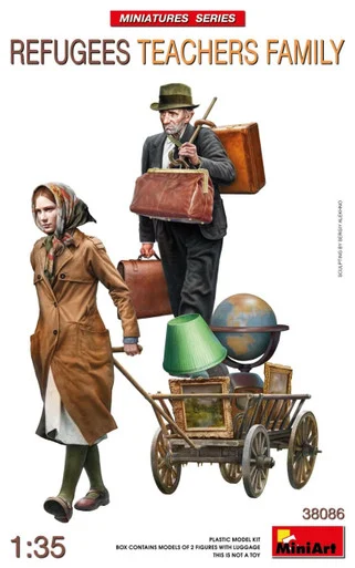1/35 Miniart Refugees Teachers Family Figures