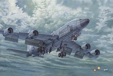 1/144 RC135V/W USAF Recon Aircraft Plastic Model Kit - Roden