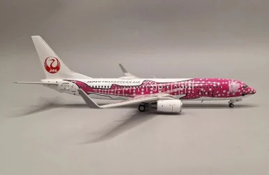 Japan Transocean Air (Sakura Jinbei Livery) 737-8Q3 JA06RK with stand 738-06RK Scale 1:200
