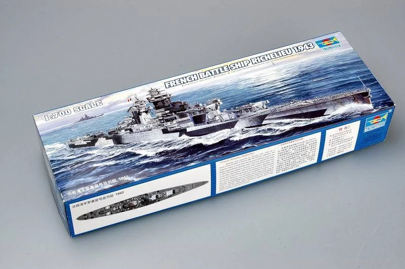 Richelieu French Battleship 1943, 1:700 Scale Model Kit - Trumpeter