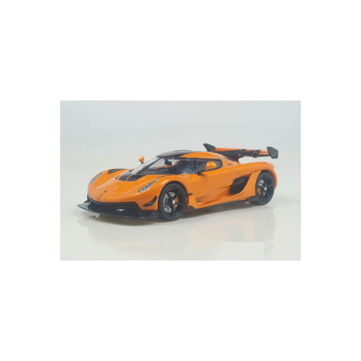 1:43 koenigsegg jesko tang orange 2022 Die cast - SOLIDO