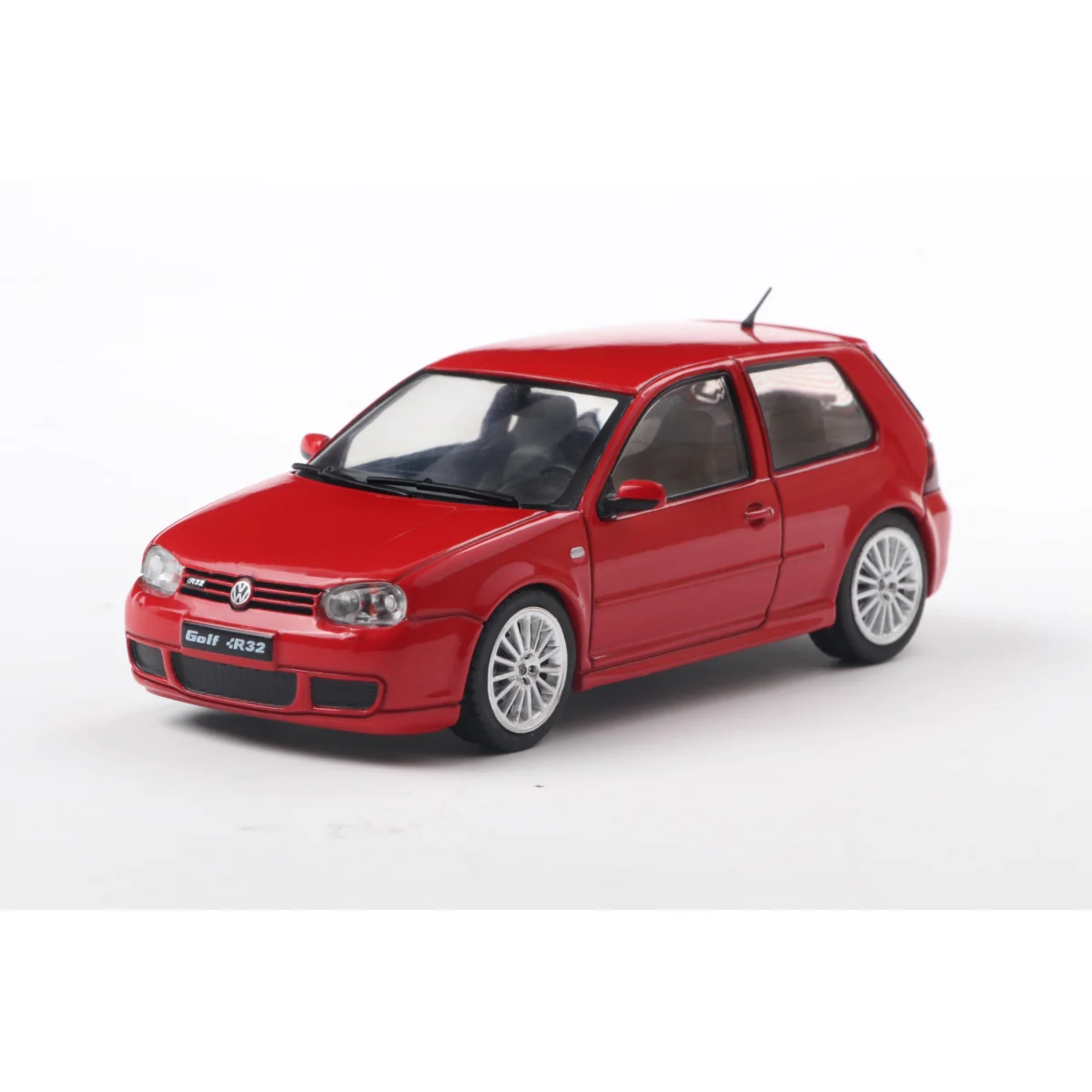 Volkswagen golf iv r32 toronto red 2003 1/43 Die cast - SOLIDO
