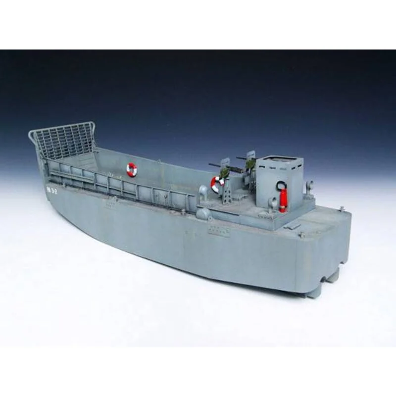 LCM III Landing craft Model kit - Trumpeter